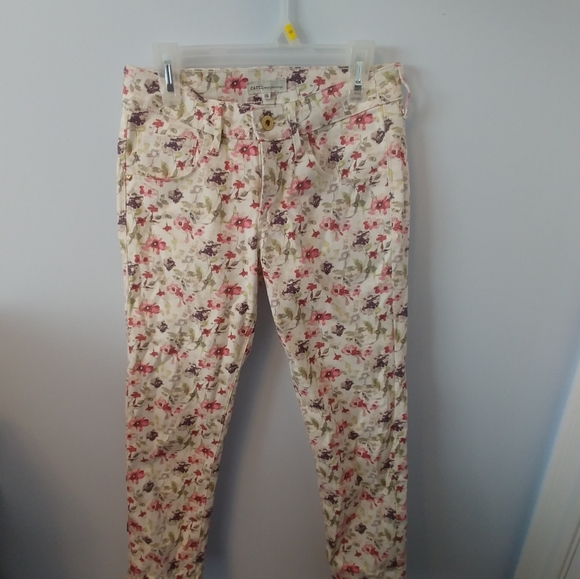❣️10/ $50❣️: Floral ankle pants - Picture 1 of 4
